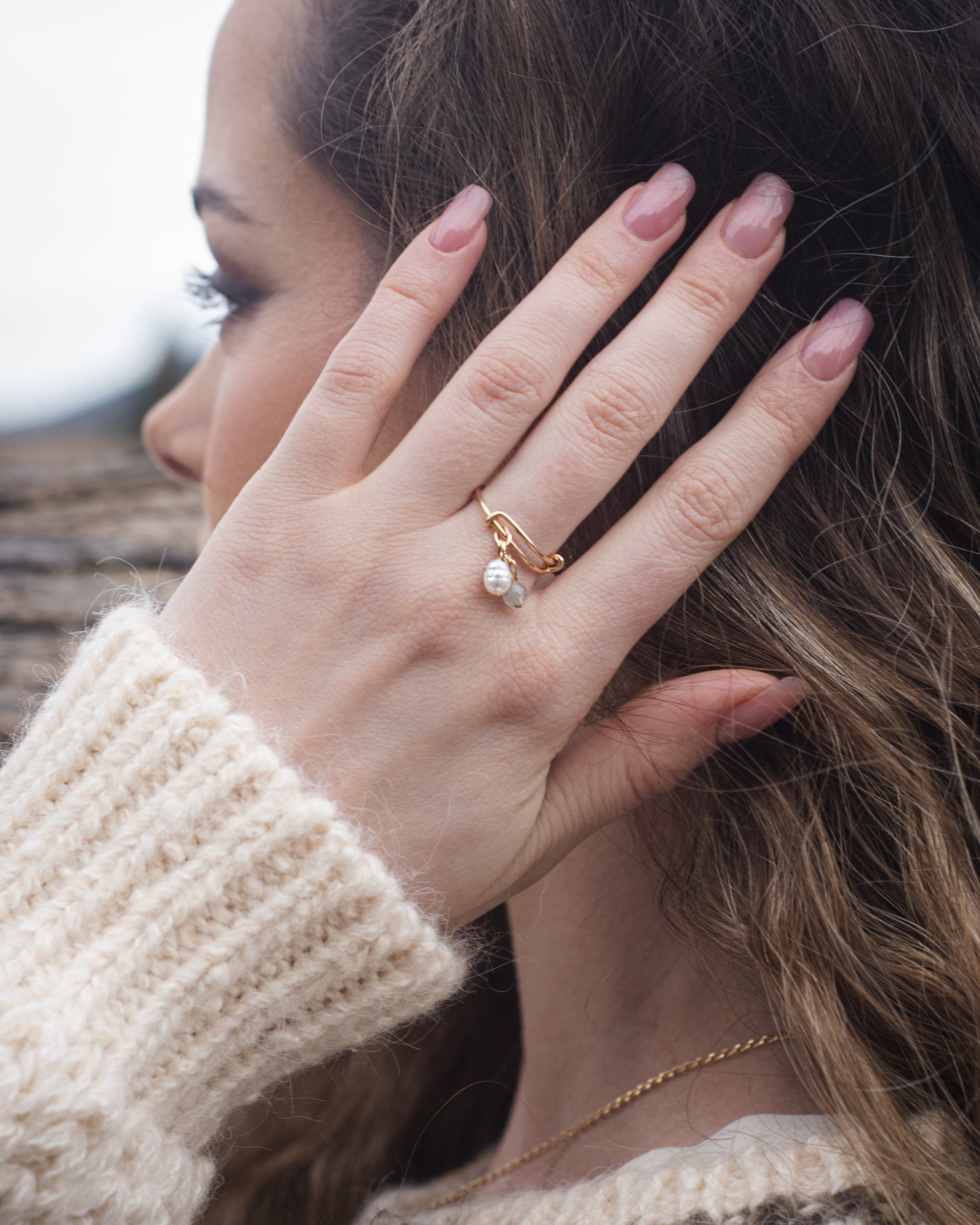 Bague ajustable Frigg- perle d'eau douce et labradorite